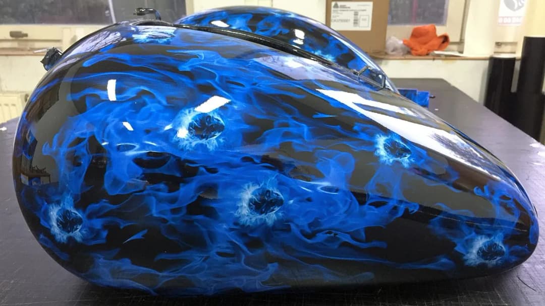 Jak zrobić hydrografikę w domu - proste kroki i niezbędne materiały