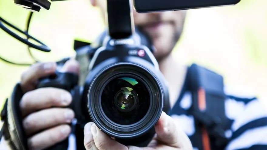 Jaki obiektyw do filmowania wesel? Odkryj najlepsze opcje!