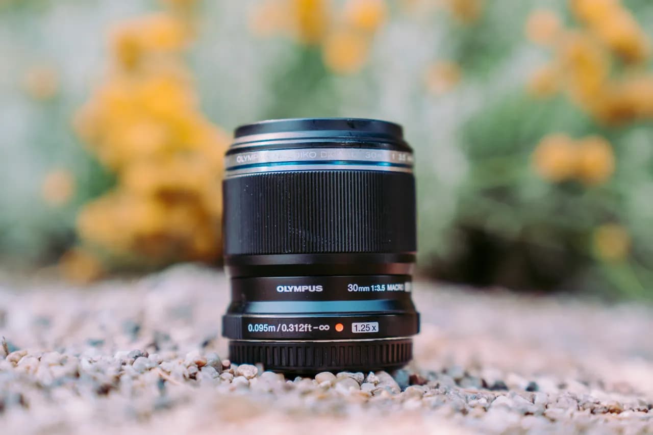 Najlepsze obiektywy do makro Nikon D7100 - wybierz idealny dla siebie